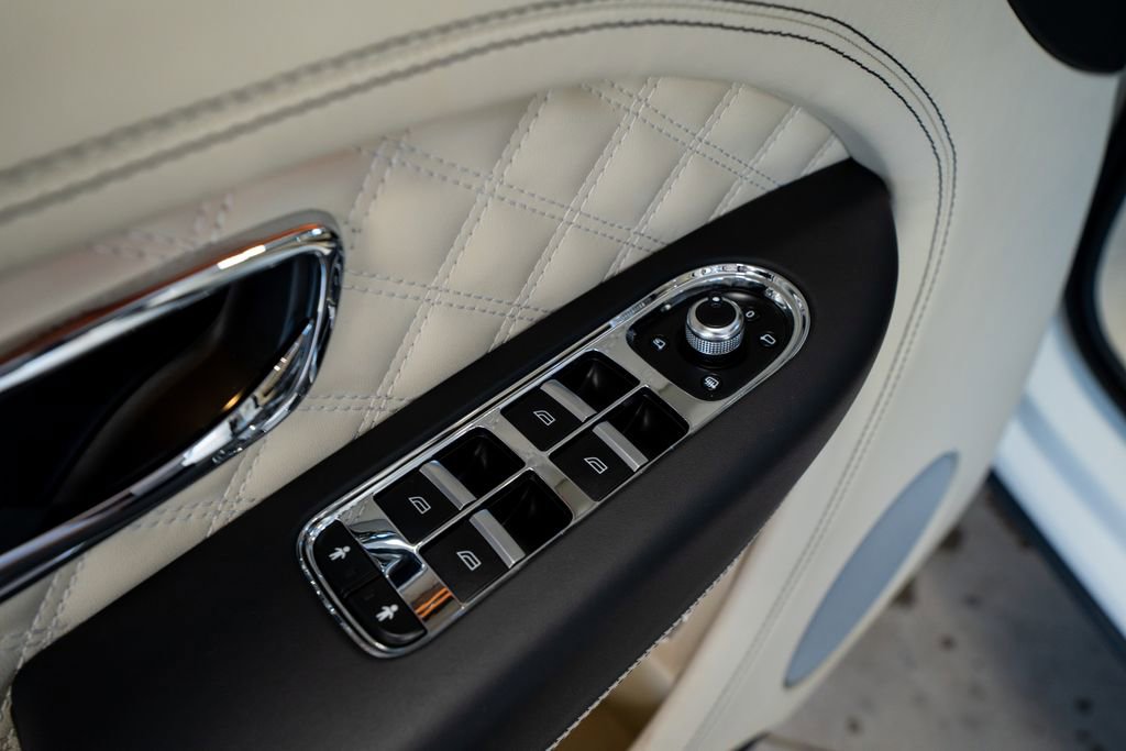 2021 Bentley Bentayga Plug-In Hybrid