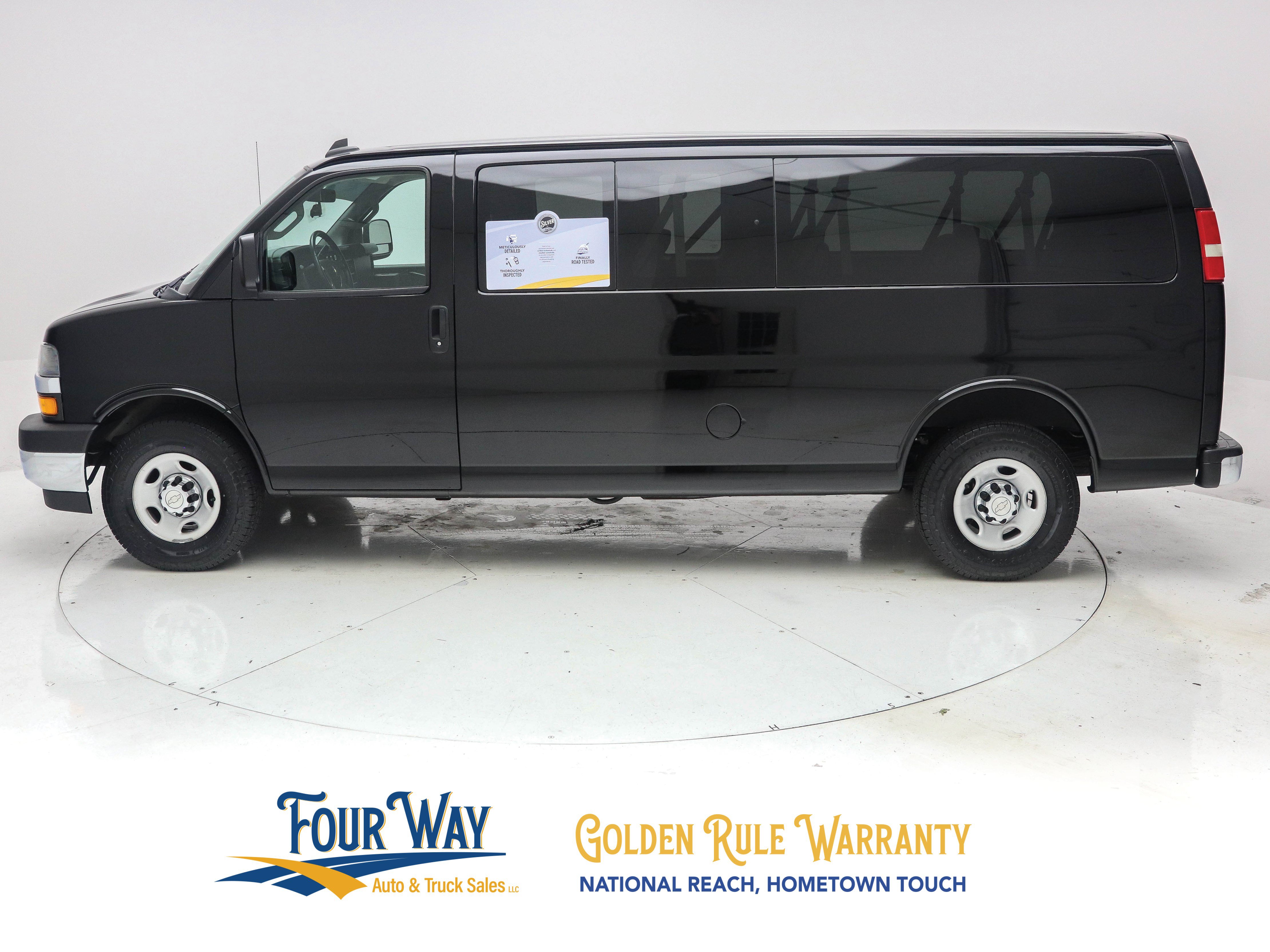 2019 Chevrolet Express Passenger LT - Photo 7