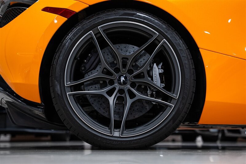 Used 2019 McLaren 720S Performance photo 38