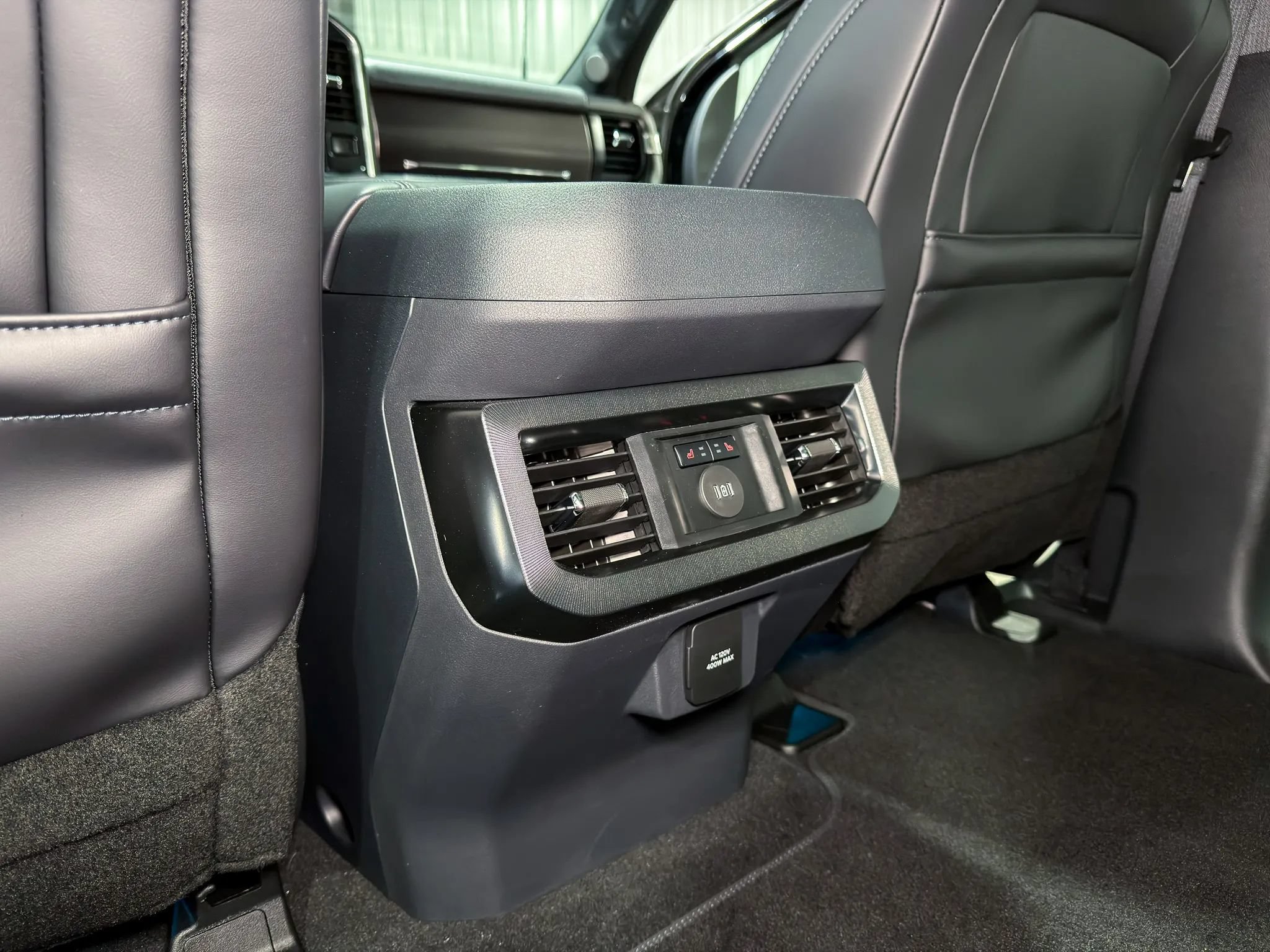 2026 Ford F-450 Super Duty Platinum - Photo 13