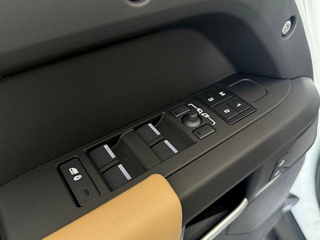 2025 Land Rover Defender 110 S