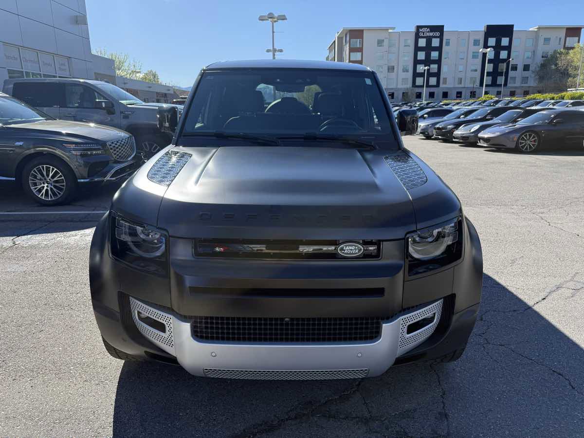2024 Land Rover Defender 110 SE