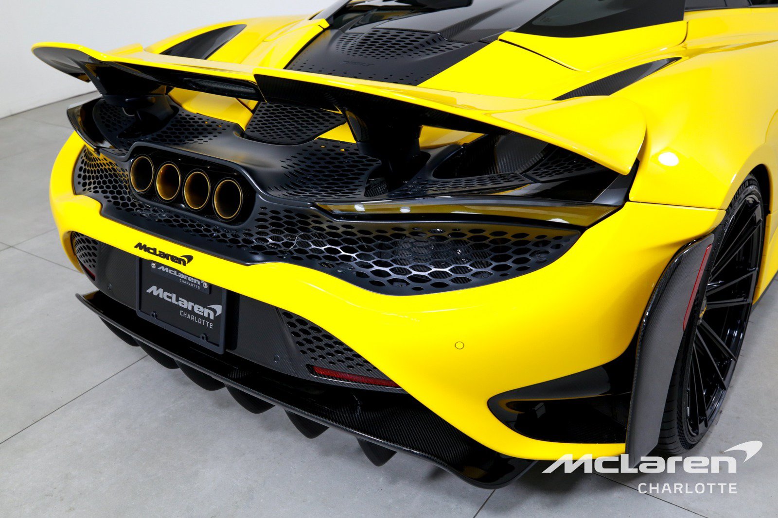Used 2022 McLaren 765LT photo 37