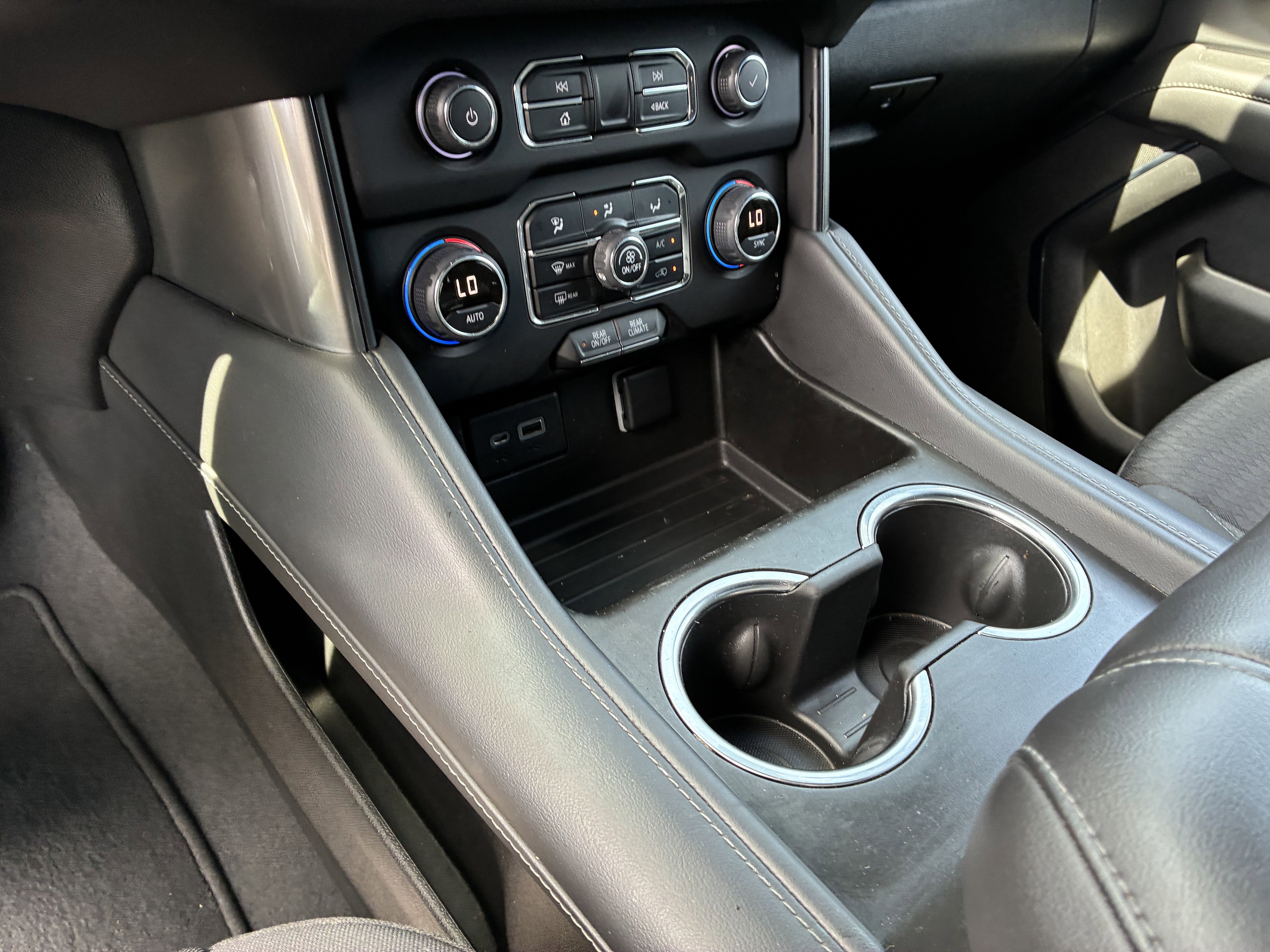 2022 Chevrolet Suburban LS