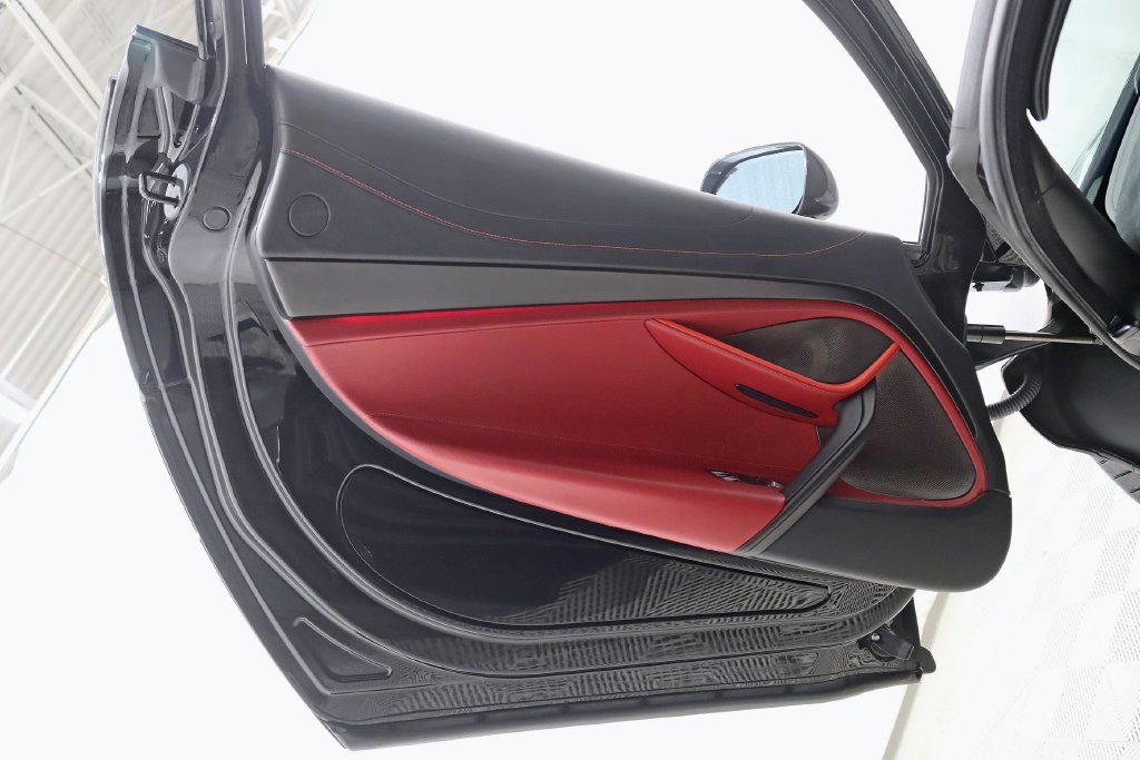 Used 2018 McLaren 720S Performance photo 45