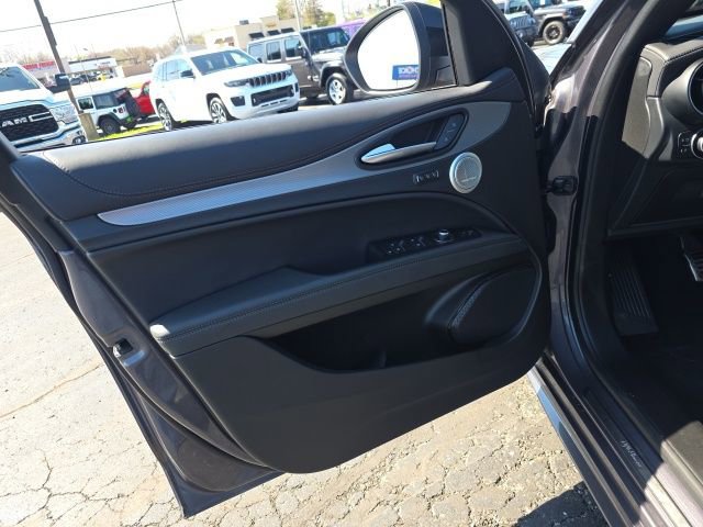 2024 Alfa Romeo Stelvio Ti