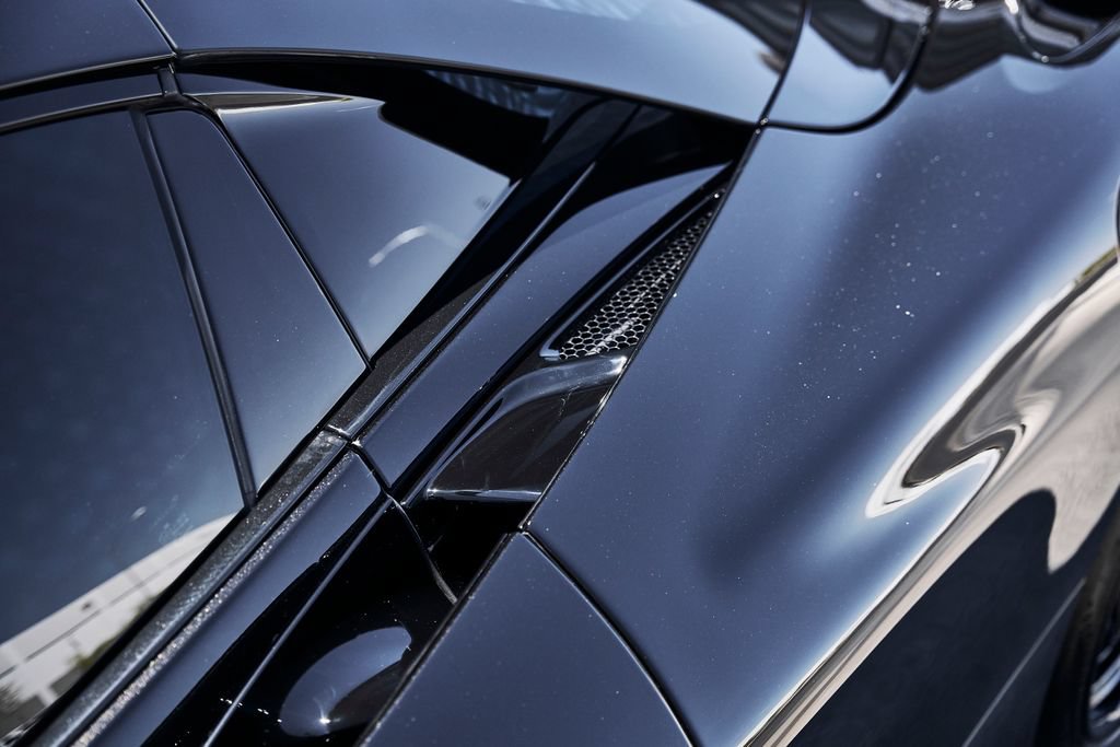 Used 2022 McLaren 765LT photo 12