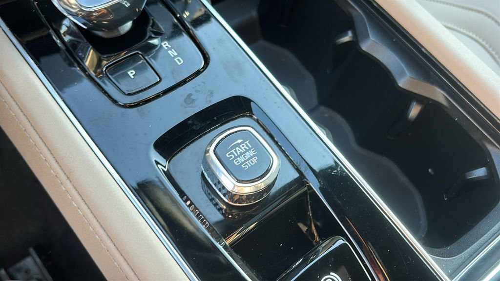 2025 Volvo Xc90 B5 Plus