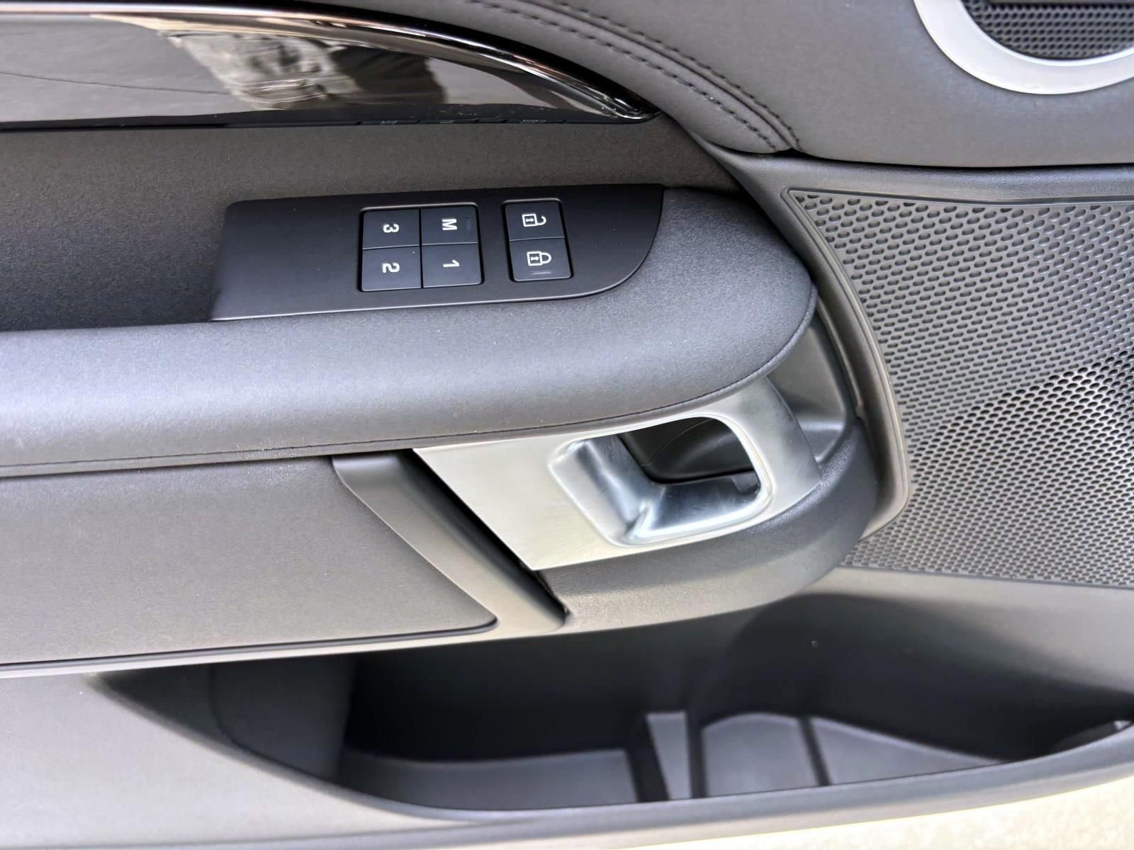 2025 Land Rover Discovery S