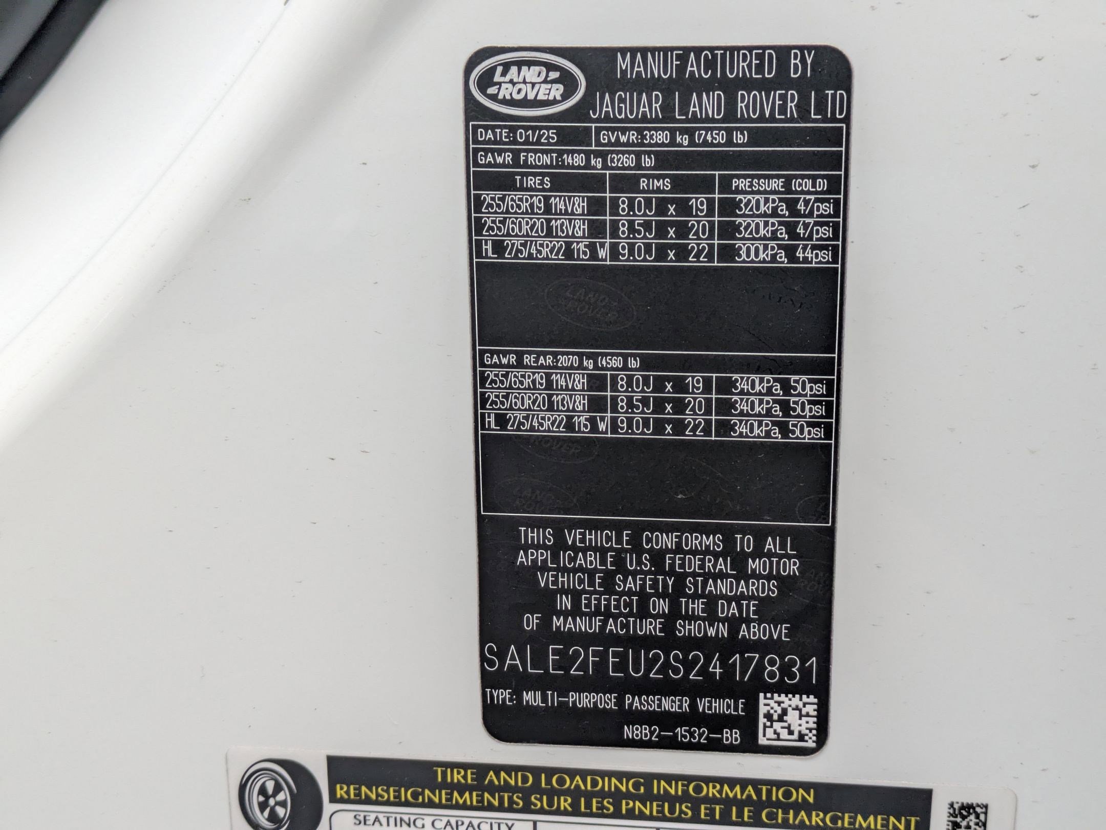 2025 Land Rover Defender 130 X-Dynamic SE