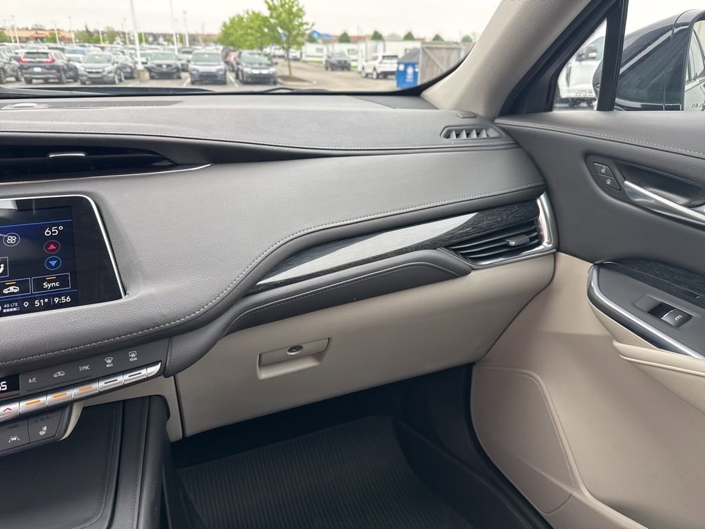 2023 Cadillac XT4 Premium Luxury