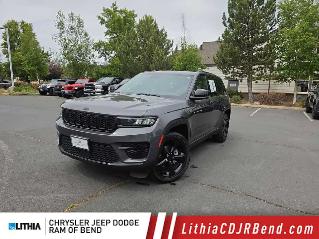 Used 2023 Jeep Grand Cherokee Altitude