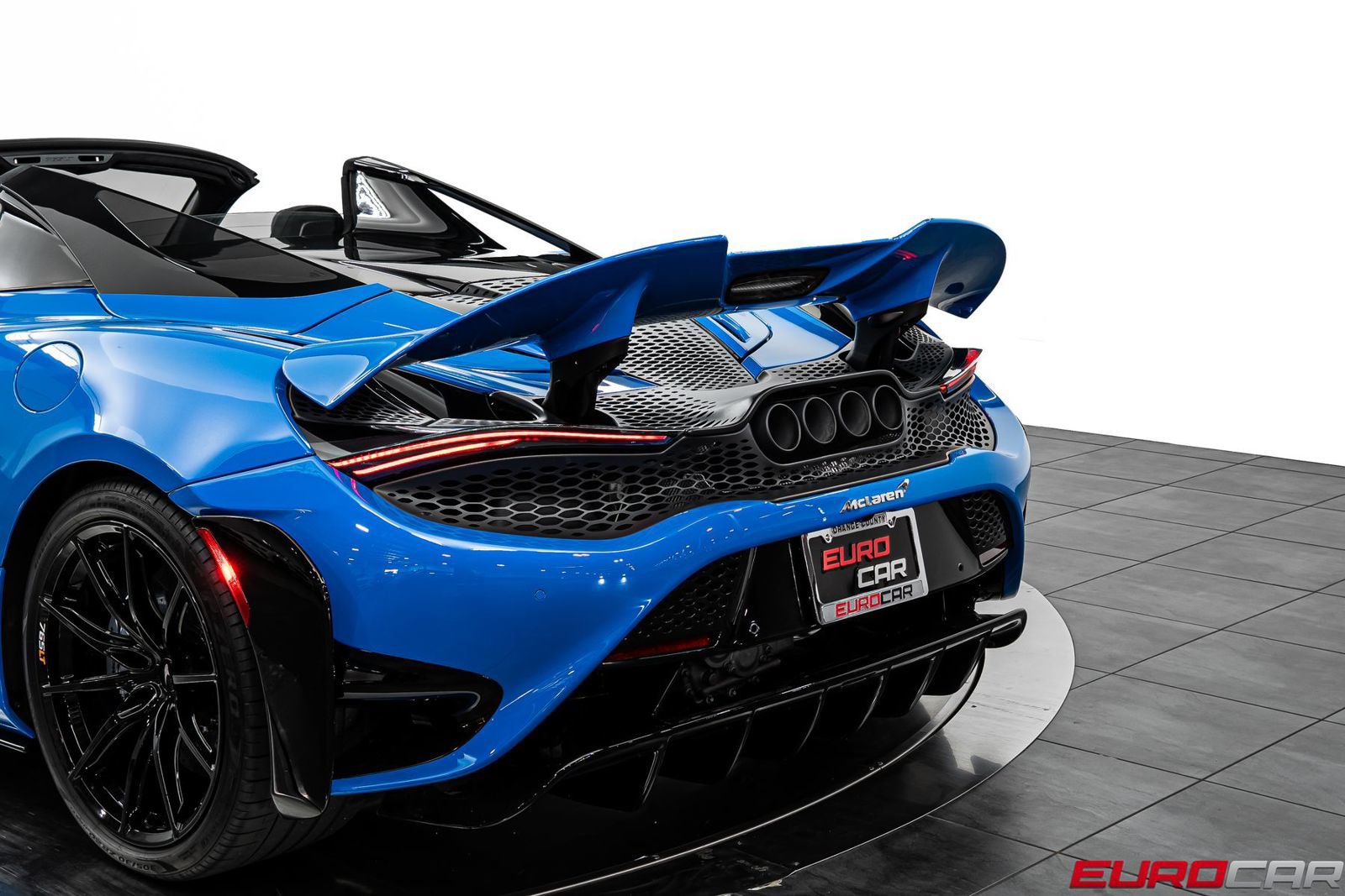Used 2022 McLaren 765LT photo 24