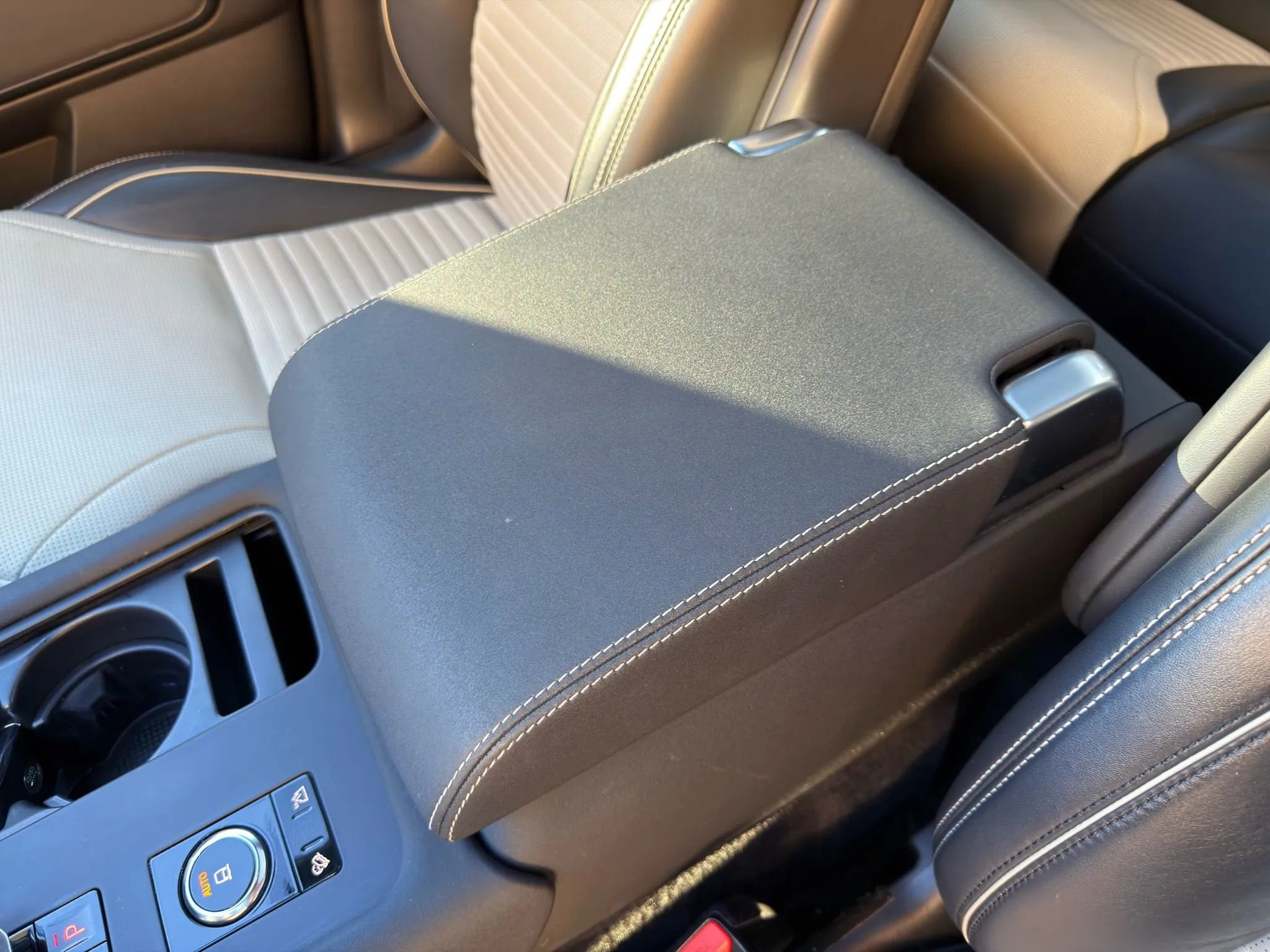 2023 Land Rover Discovery Metropolitan Edition