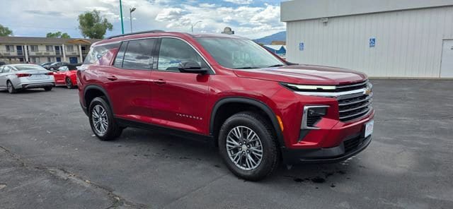 Used 2025 Chevrolet Traverse LT