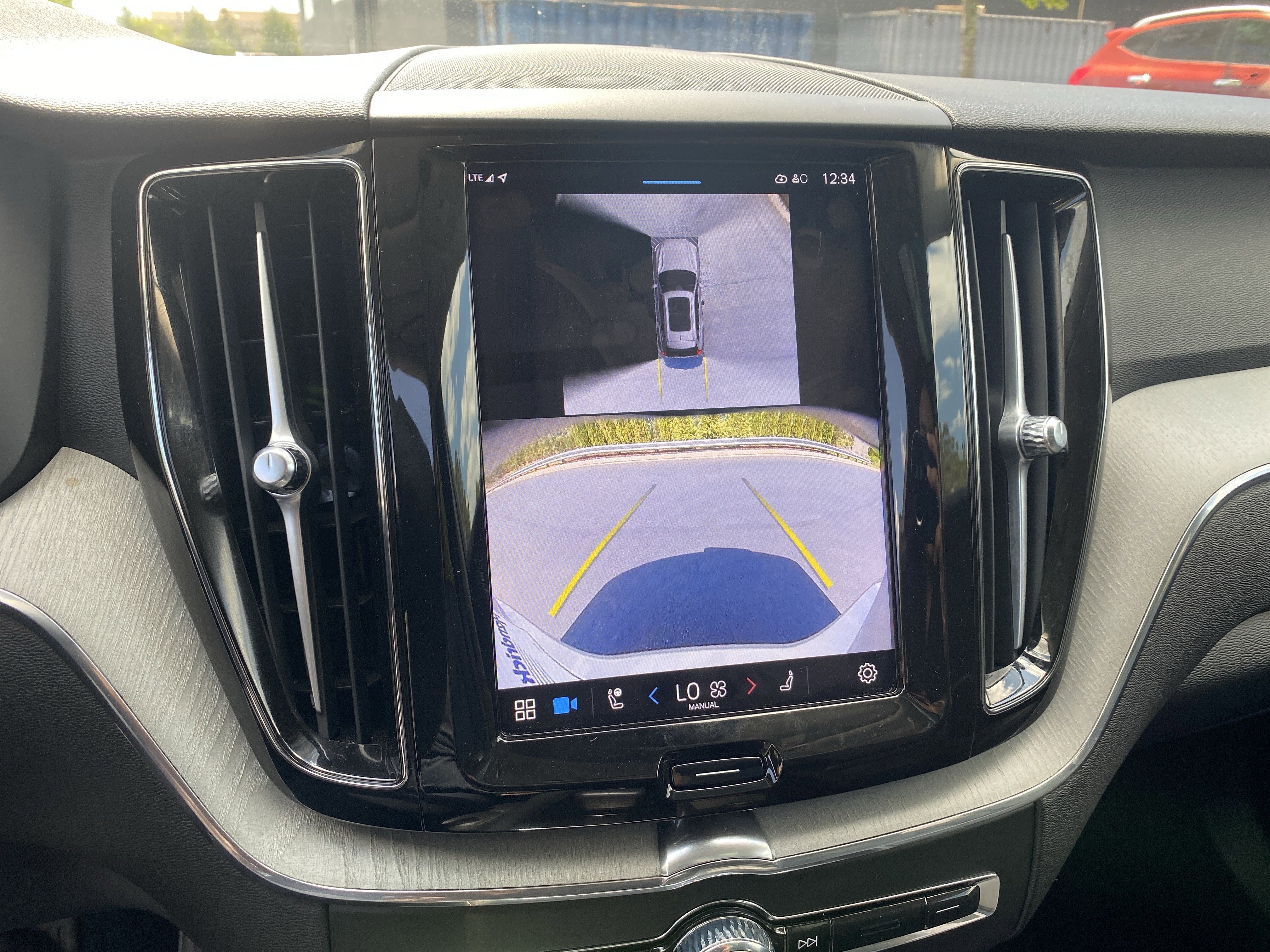 2025 Volvo XC60 B5 Plus