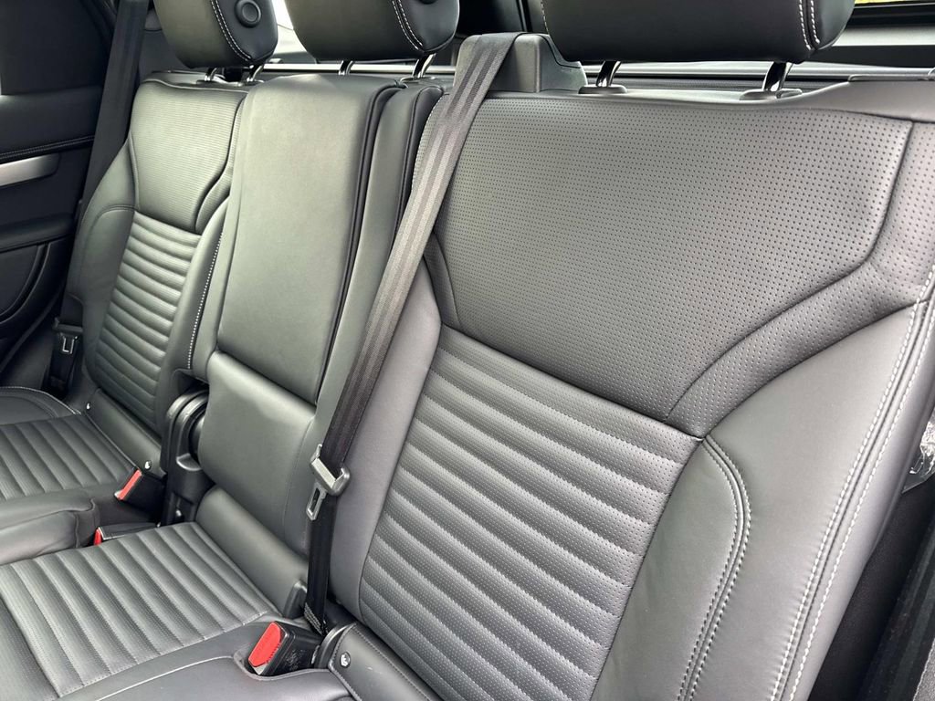 2025 Land Rover Discovery Dynamic SE