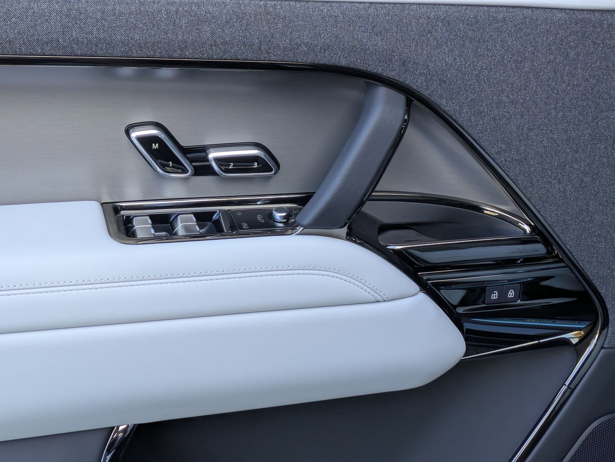 2026 Land Rover Range Rover Sport SE