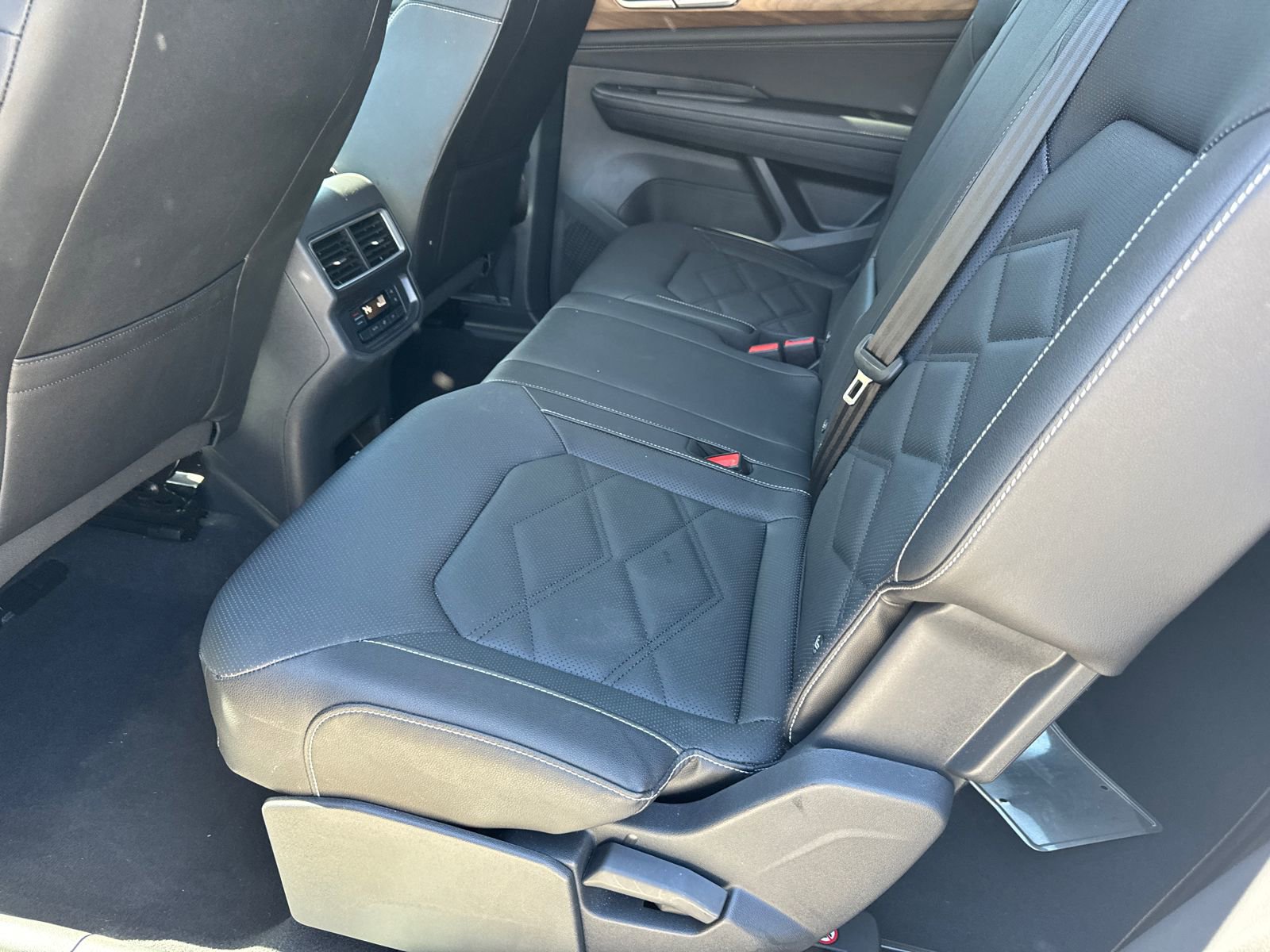 2025 Volkswagen Atlas SE