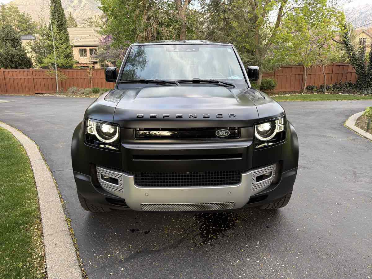 2024 Land Rover Defender 110 SE