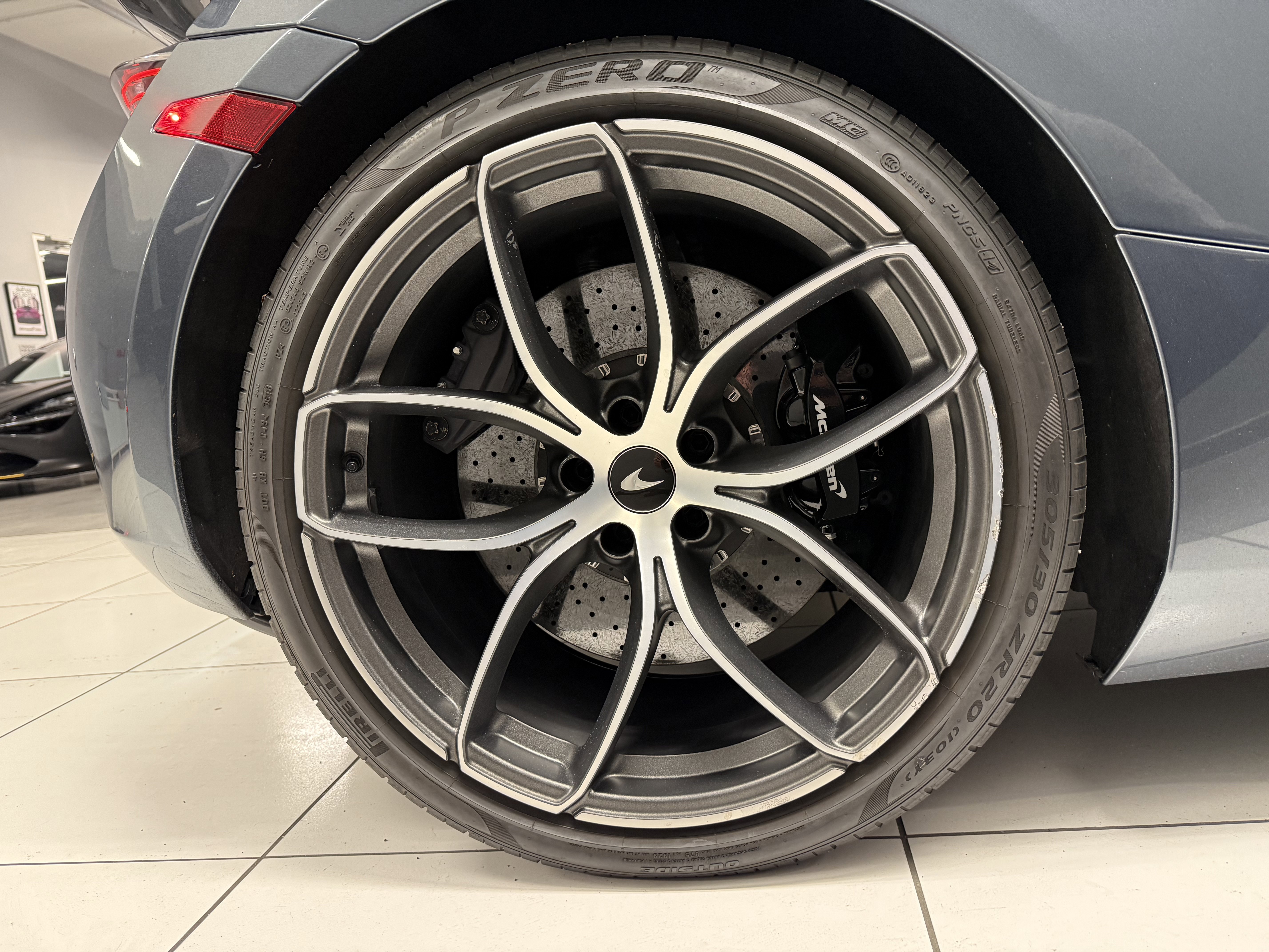 Used 2020 McLaren 720S Spider photo 17