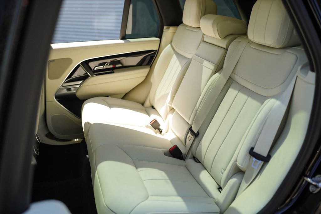 2025 Land Rover Range Rover SE