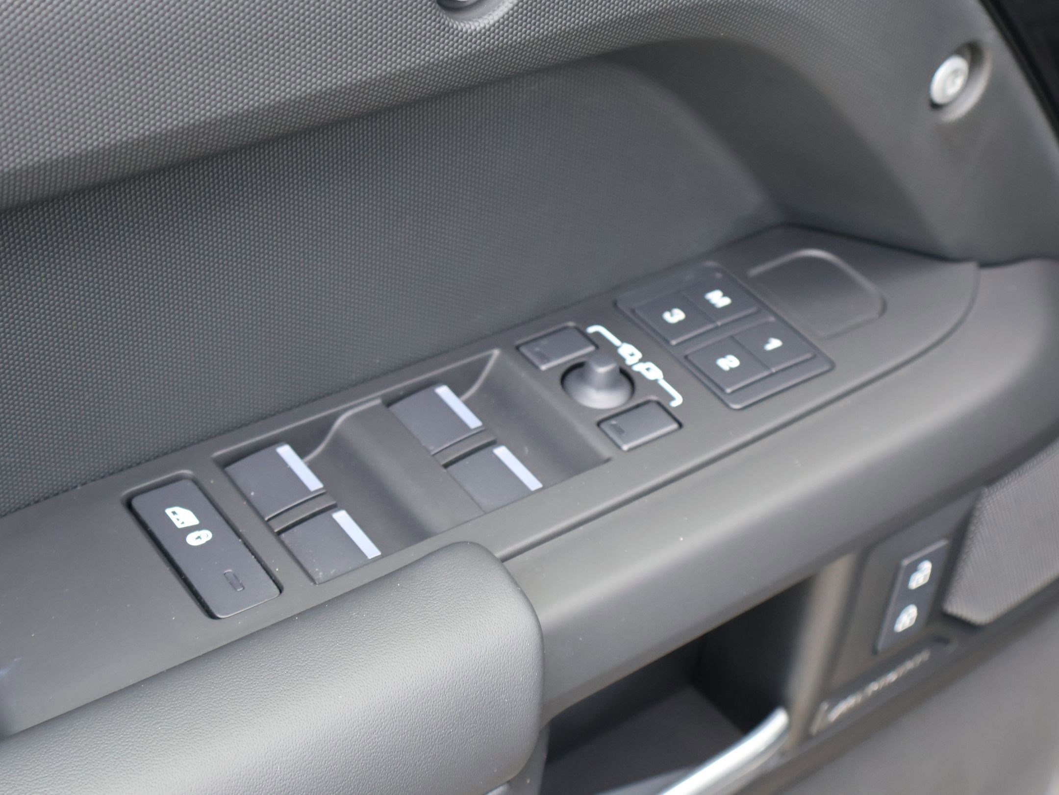 2025 Land Rover Defender 110 S