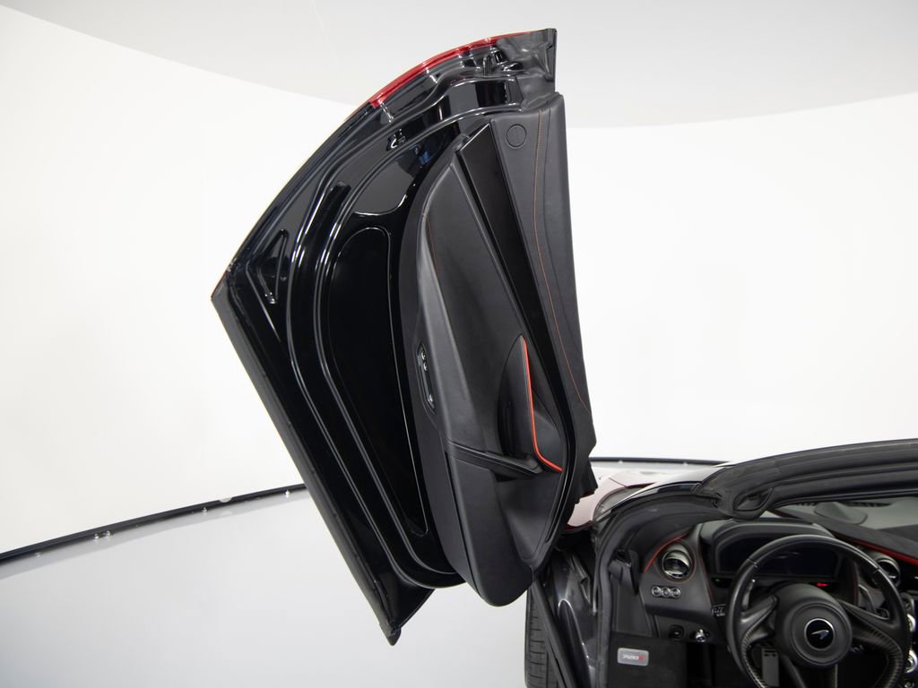 Used 2022 McLaren 720S Luxury photo 11