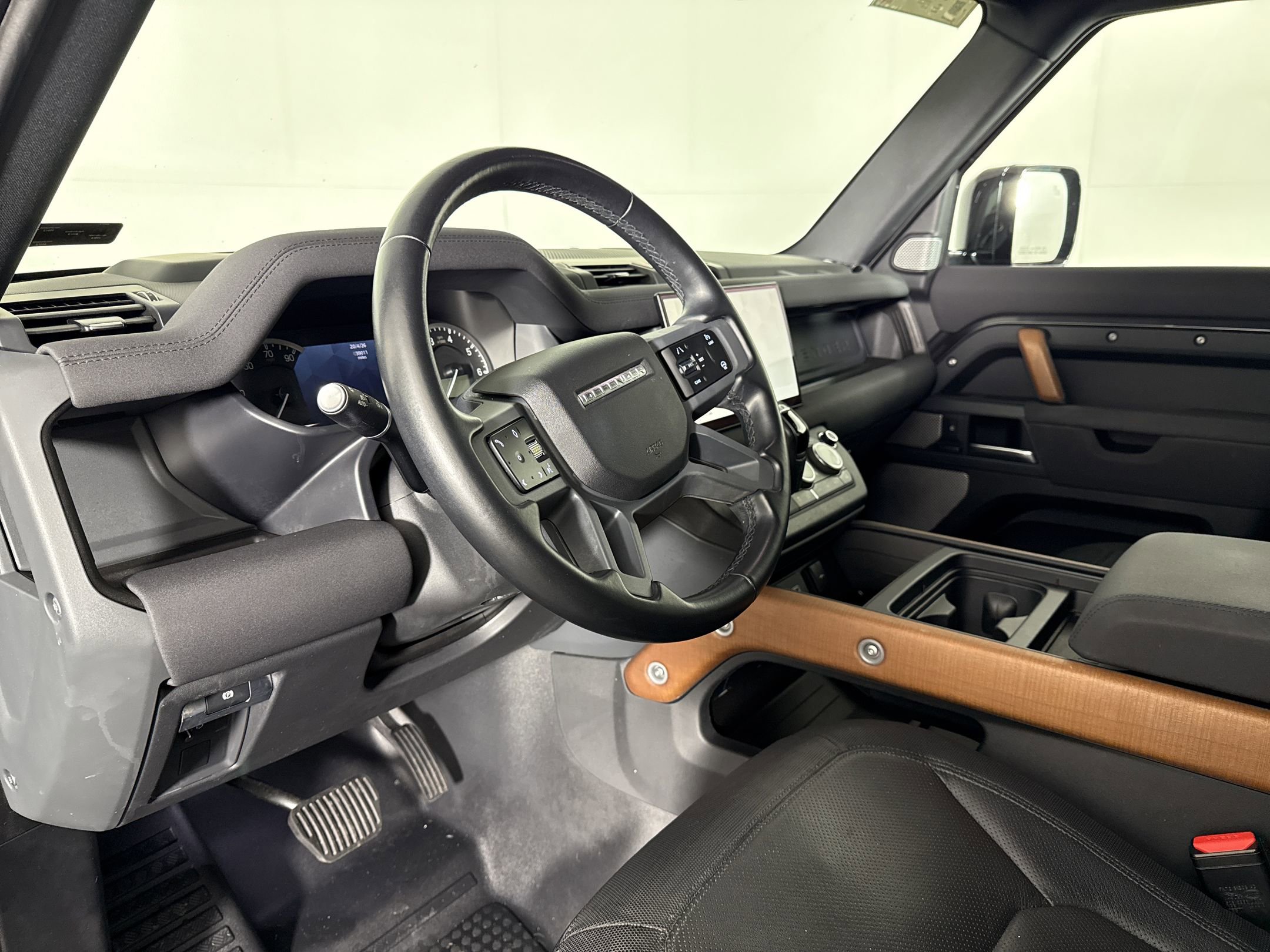 2023 Land Rover Defender 130 X-Dynamic SE