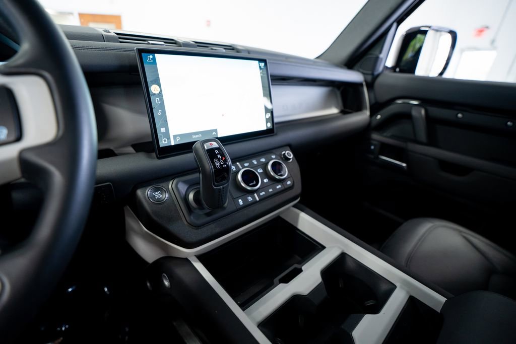 2025 Land Rover Defender 110 S