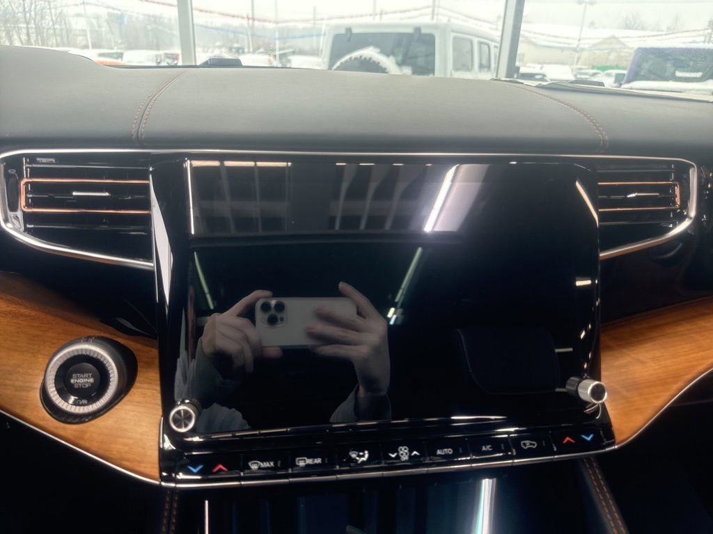 2025 Jeep Grand Wagoneer Series III