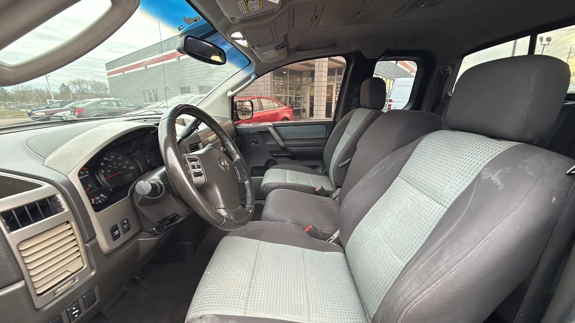 2004 Nissan Titan SE