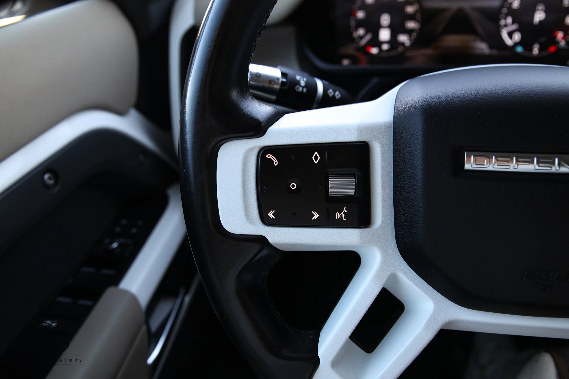 2021 Land Rover Defender 110 SE