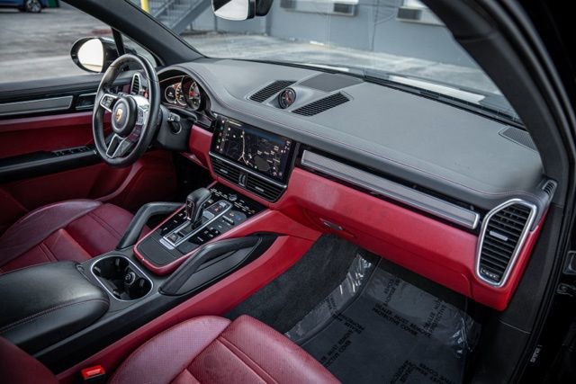 2022 Porsche Cayenne Platinum Edition