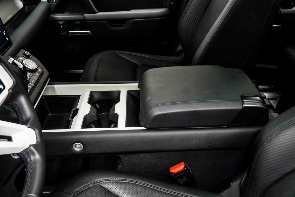 2025 Land Rover Defender 110 S