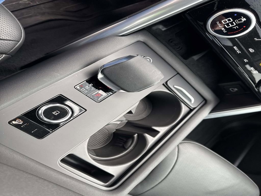 2025 Land Rover Discovery Dynamic SE