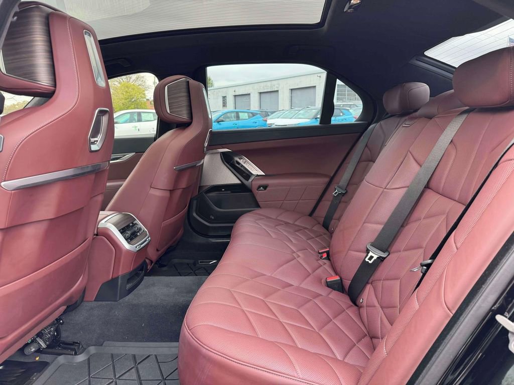 2023 BMW 760i xDrive