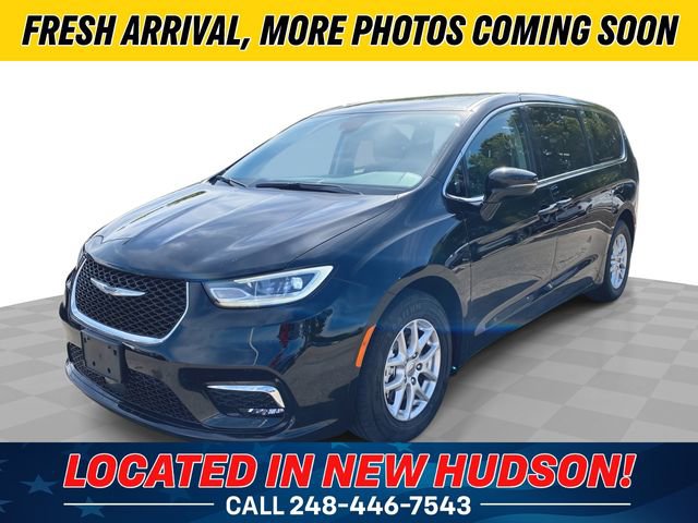 Used 2024 Chrysler Pacifica Touring-L