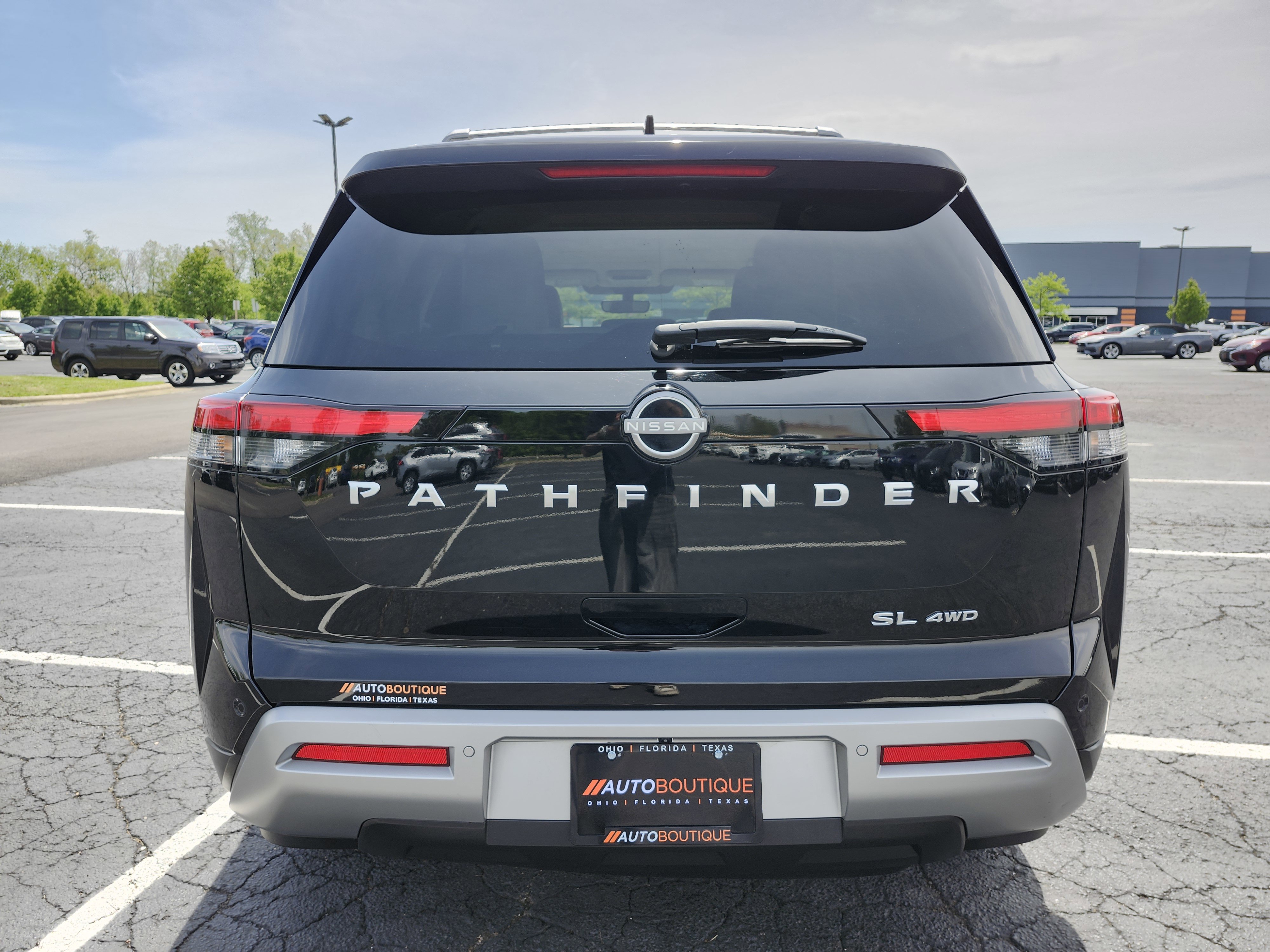 2023 Nissan Pathfinder SL
