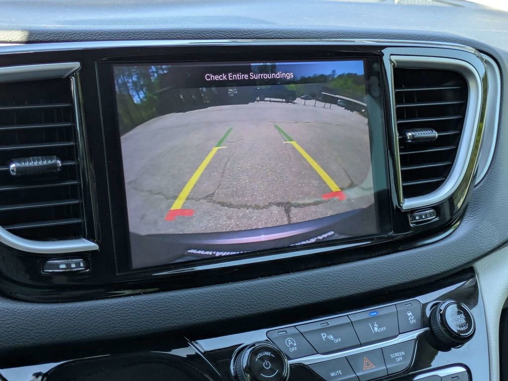 2022 Chrysler Pacifica Touring-L