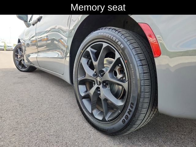 2021 Chrysler Pacifica Touring-L