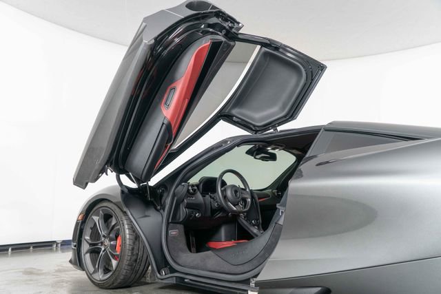 Used 2018 McLaren 720S Performance photo 17