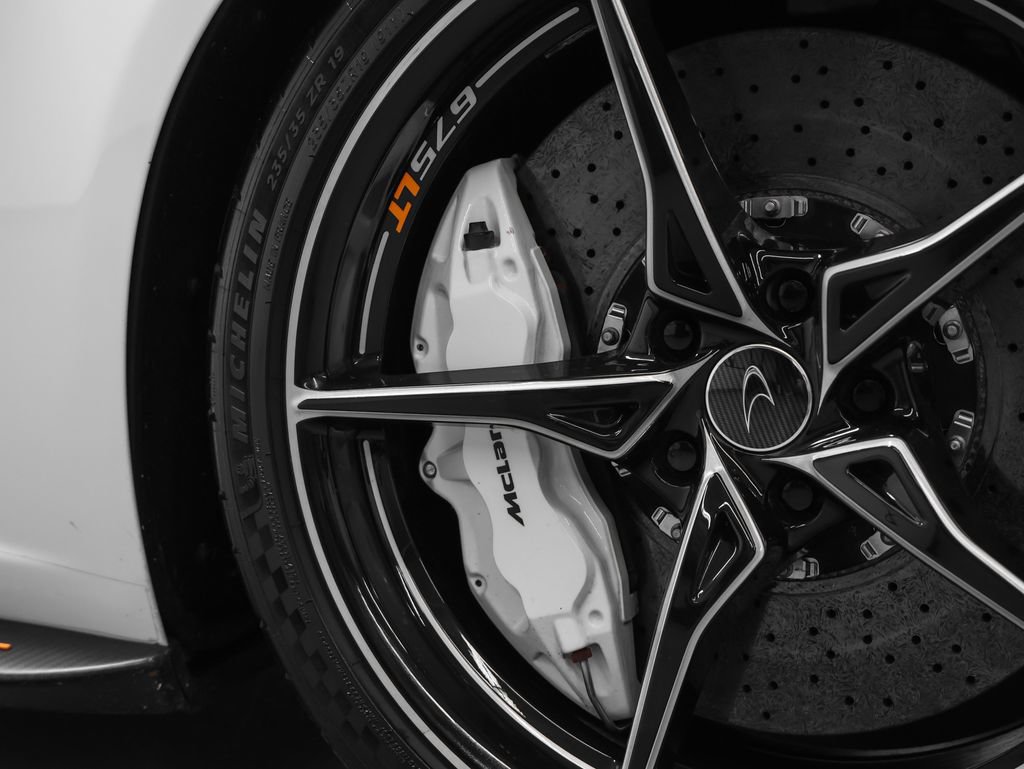 Used 2016 McLaren 675LT Spider photo 14