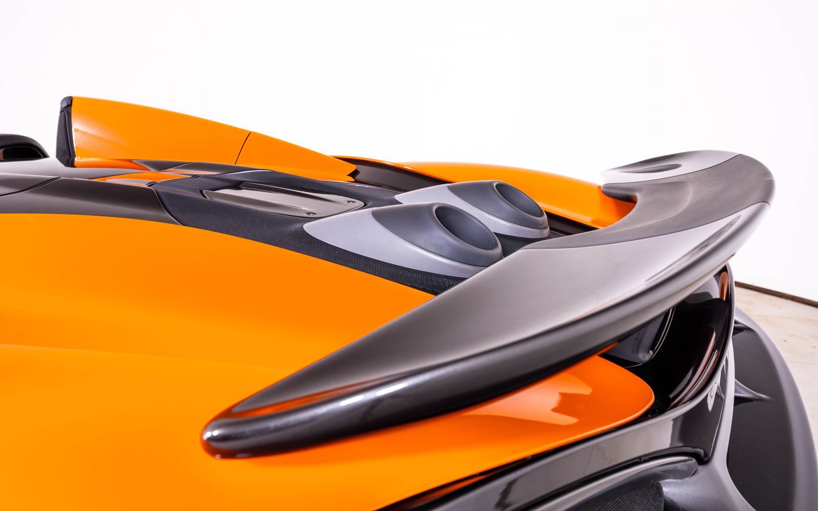 Used 2020 McLaren 600LT Spider photo 16