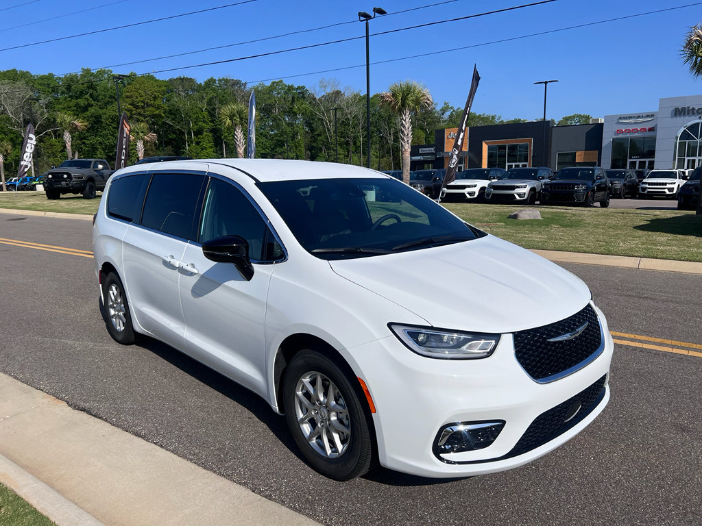 New 2026 Chrysler Pacifica Select