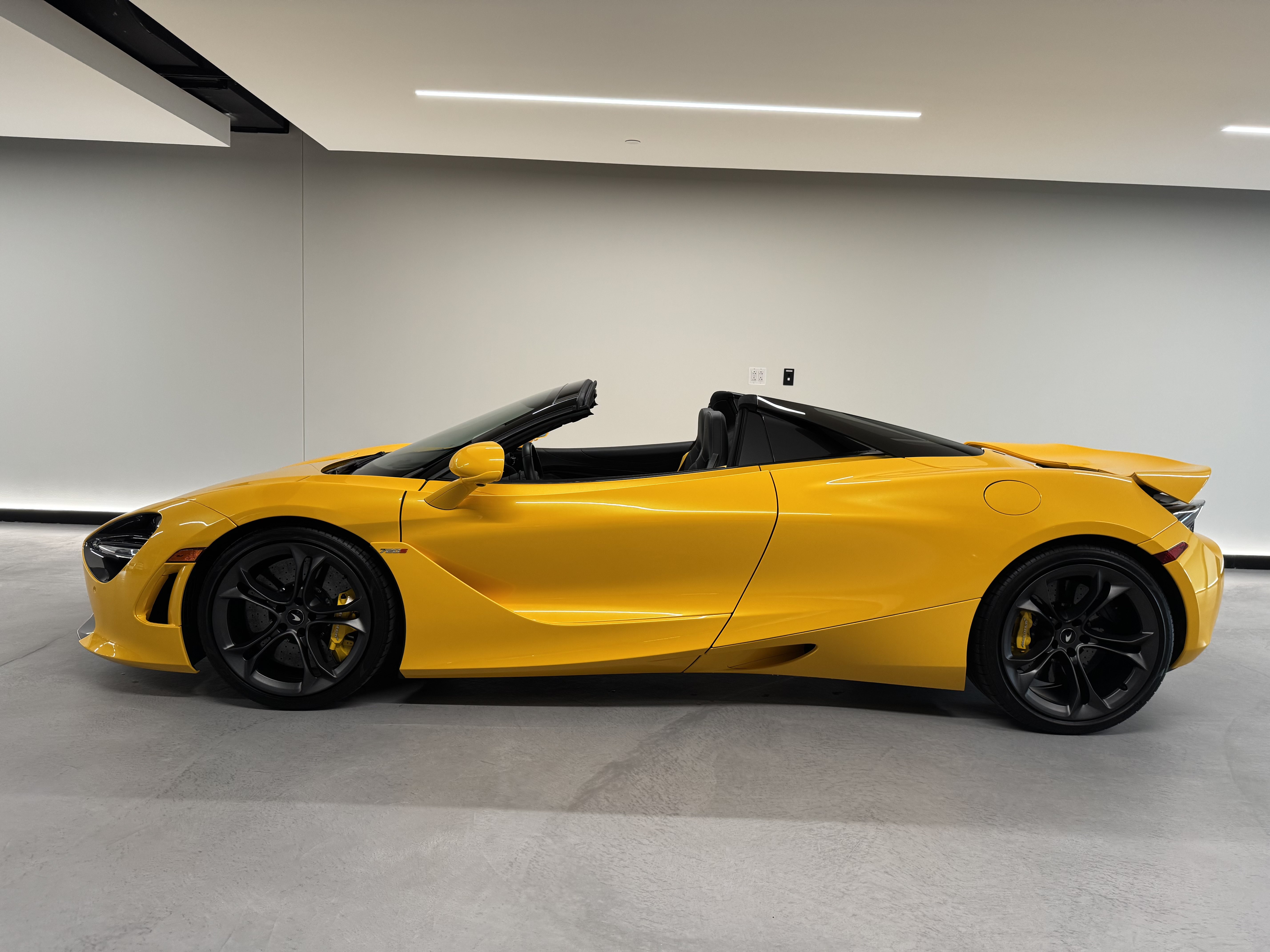 Used 2022 McLaren 720S Spider photo 14