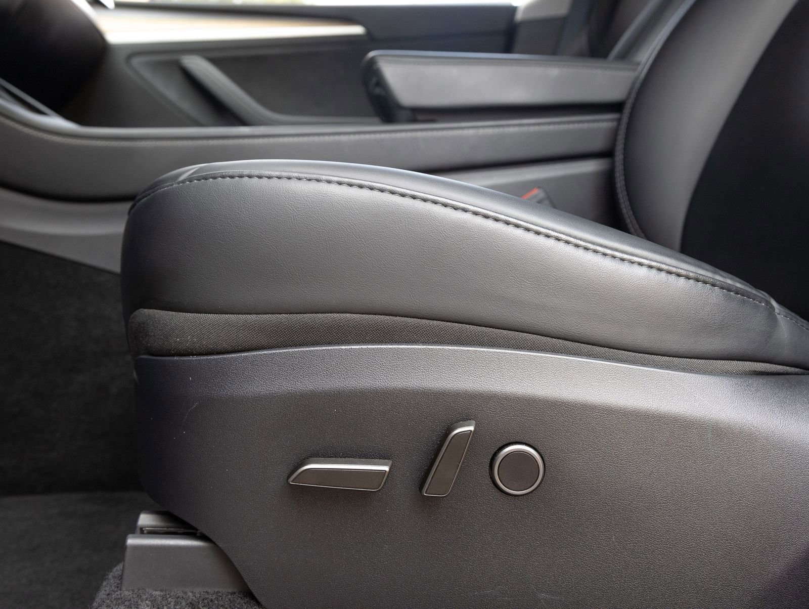 2024 Tesla Model Y 2WD