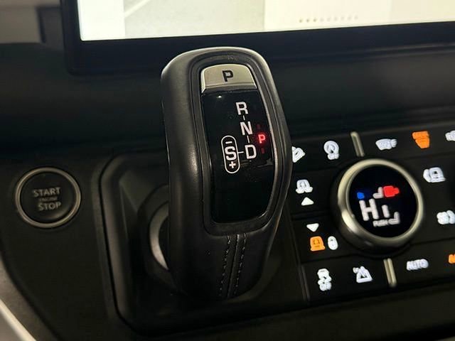 2024 Land Rover Defender 110 SE