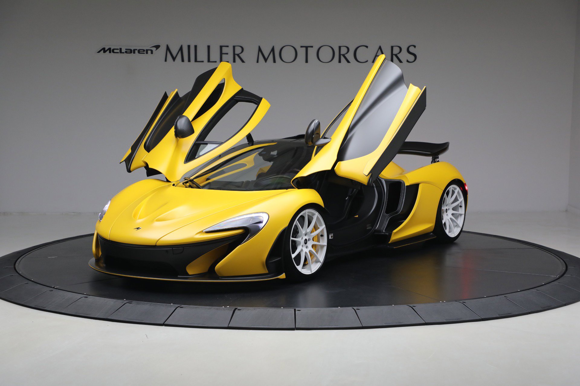 Used 2015 McLaren P1 photo 14