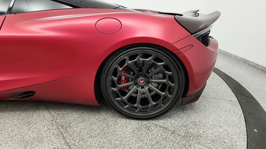 Used 2018 McLaren 720S Performance photo 16